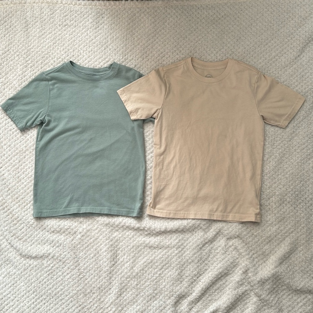 Lot of 2 Boys T-shirts S(6-7)
